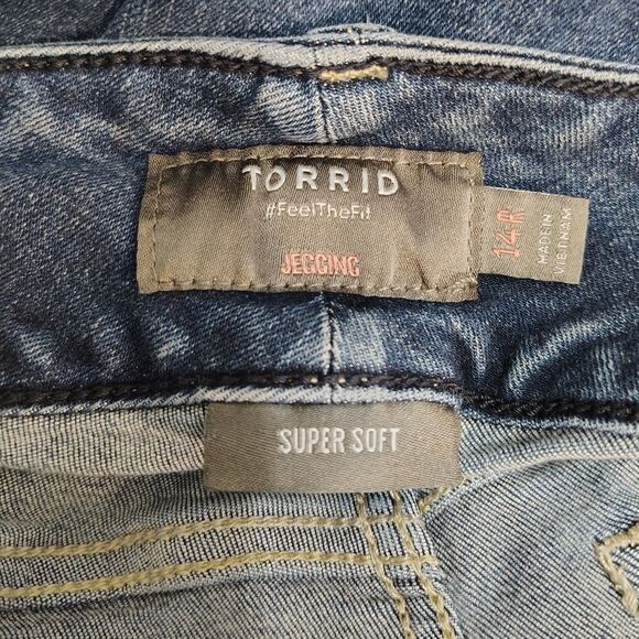 TORRID Super Soft Jegging 14 Women's Solid High Rise Stretch Jeans - Picture 3 of 4